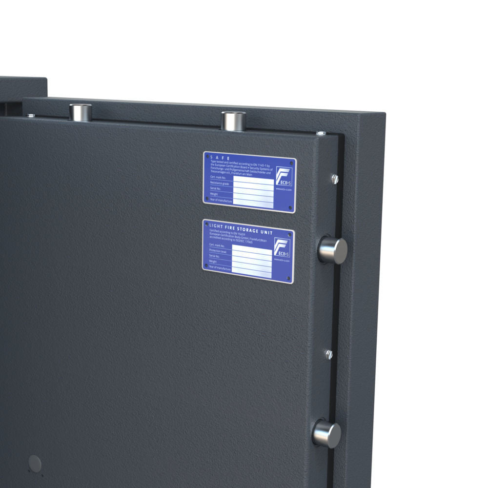 Close-up ECB·S certificeringslabels Grade II en LFS30P in de Milano 6