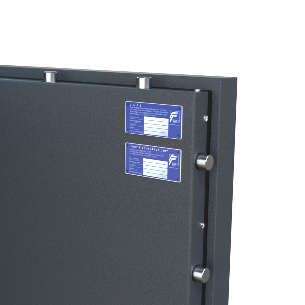 Close-up ECB·S certificeringslabels Grade II en LFS30P in de Milano 7
