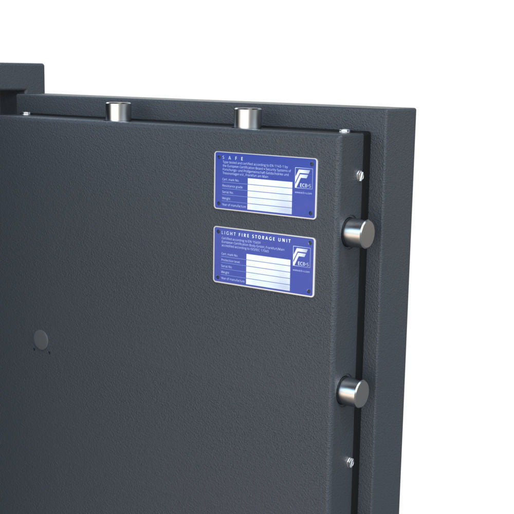 Close-up ECB·S certificeringslabels Grade II en LFS30P in de Milano 3