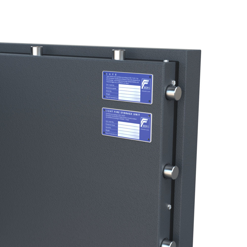 Close-up ECB·S certificeringslabels Grade II en LFS30P in de Milano 4